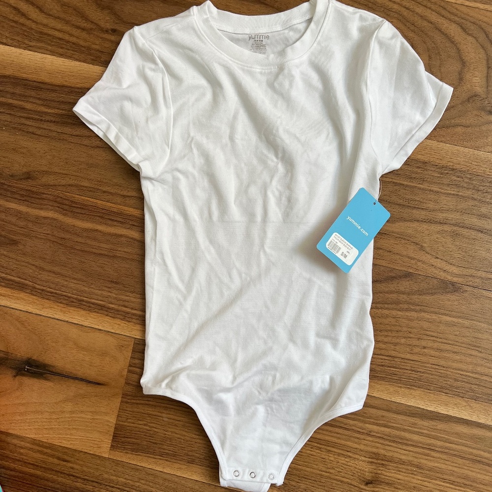 Yummie Tummie Short Sleeve Thong bodysuit Sz S/M